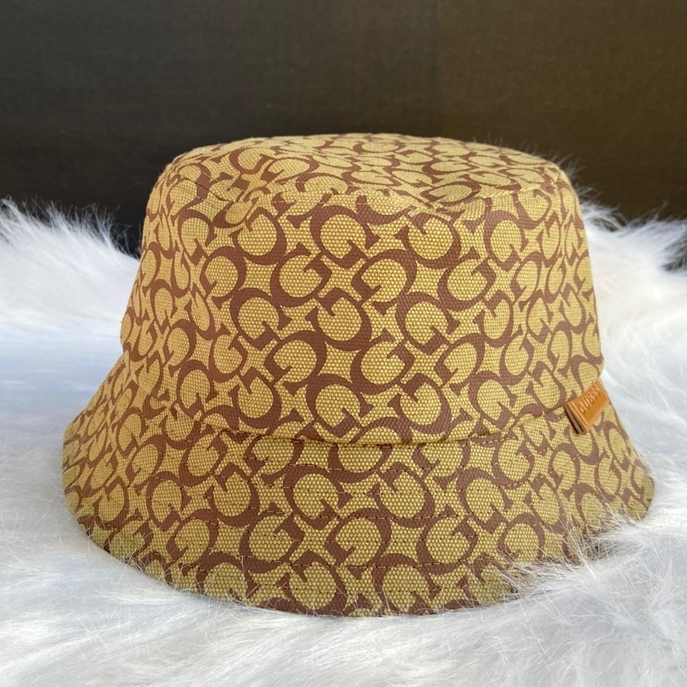 New GUESS UNISEX Buckle Hat